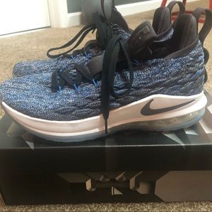 Men’s Lebron XV basketball shoes